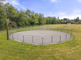 60' lighted round pen. Ideal for groundwork and daily training