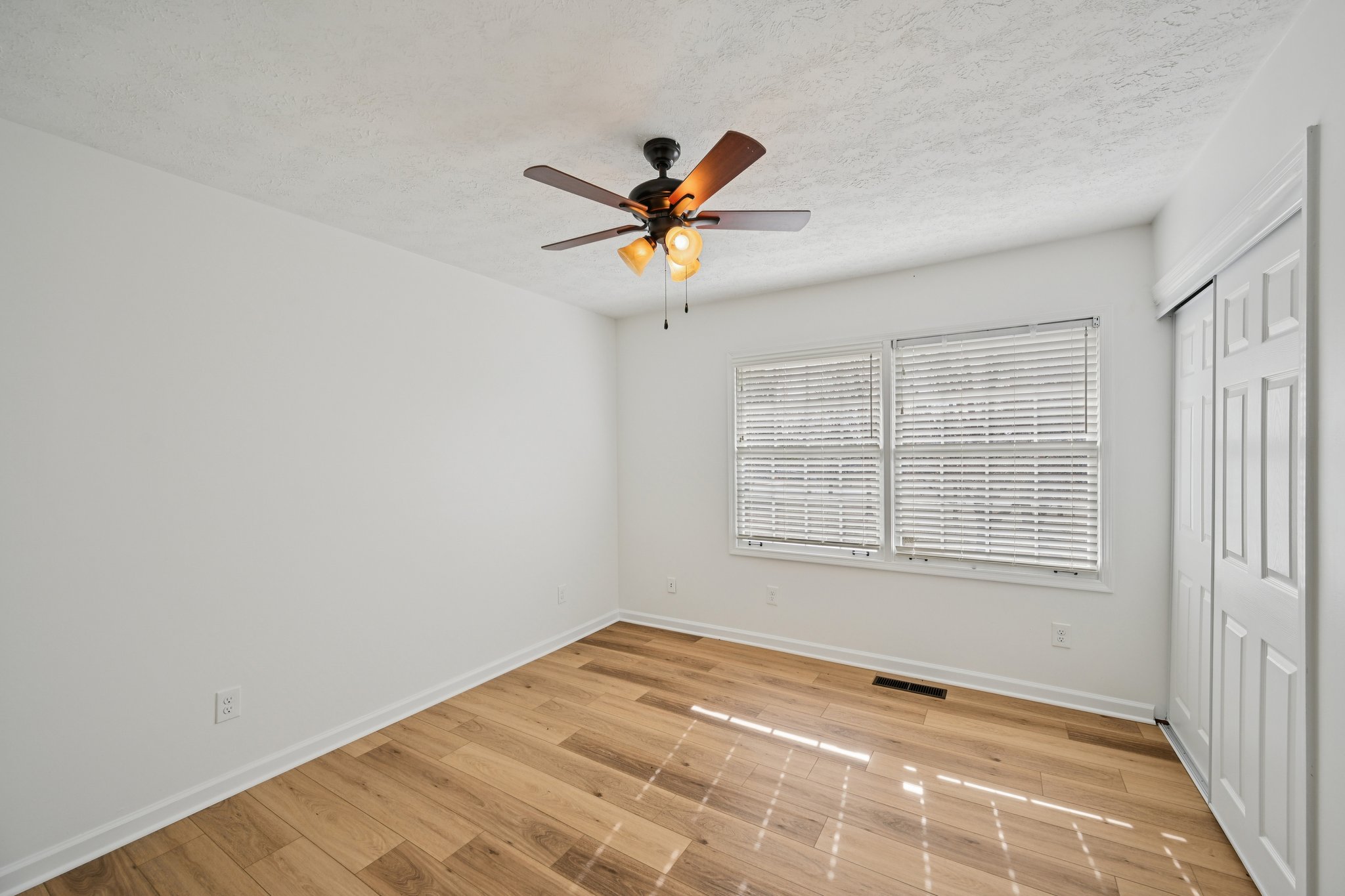 Cooper Ln-S2201-024.jpg