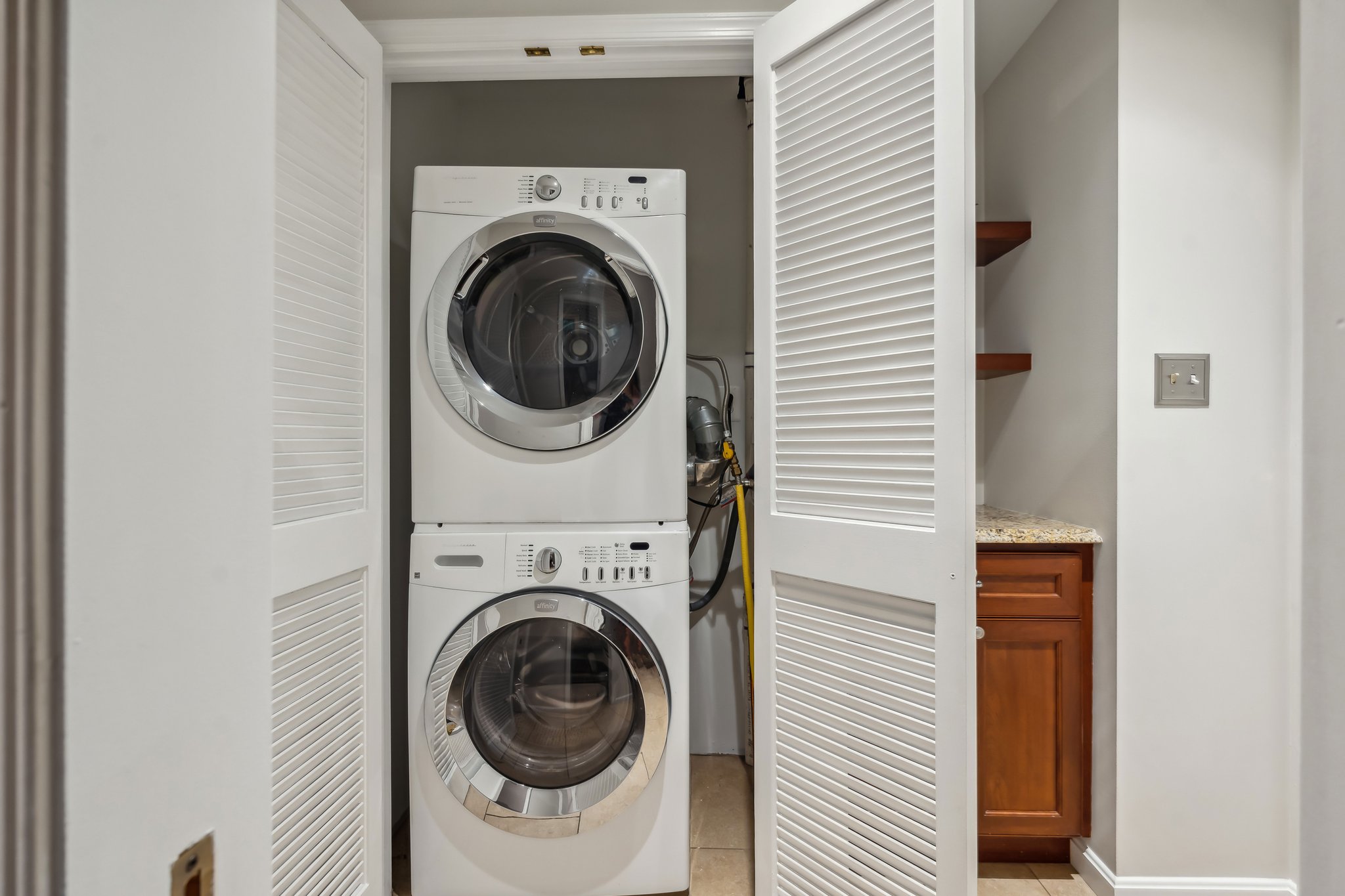 Main Level - Washer/Dryer