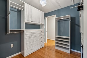 Walk-in Closet