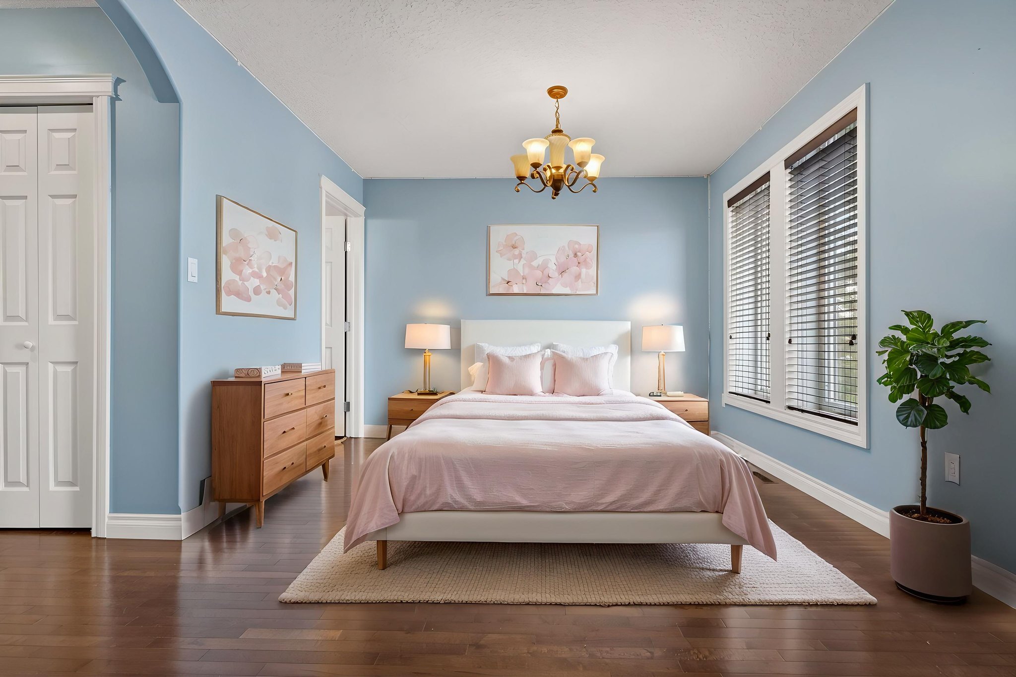 DSC06562 virtually staged.jpeg