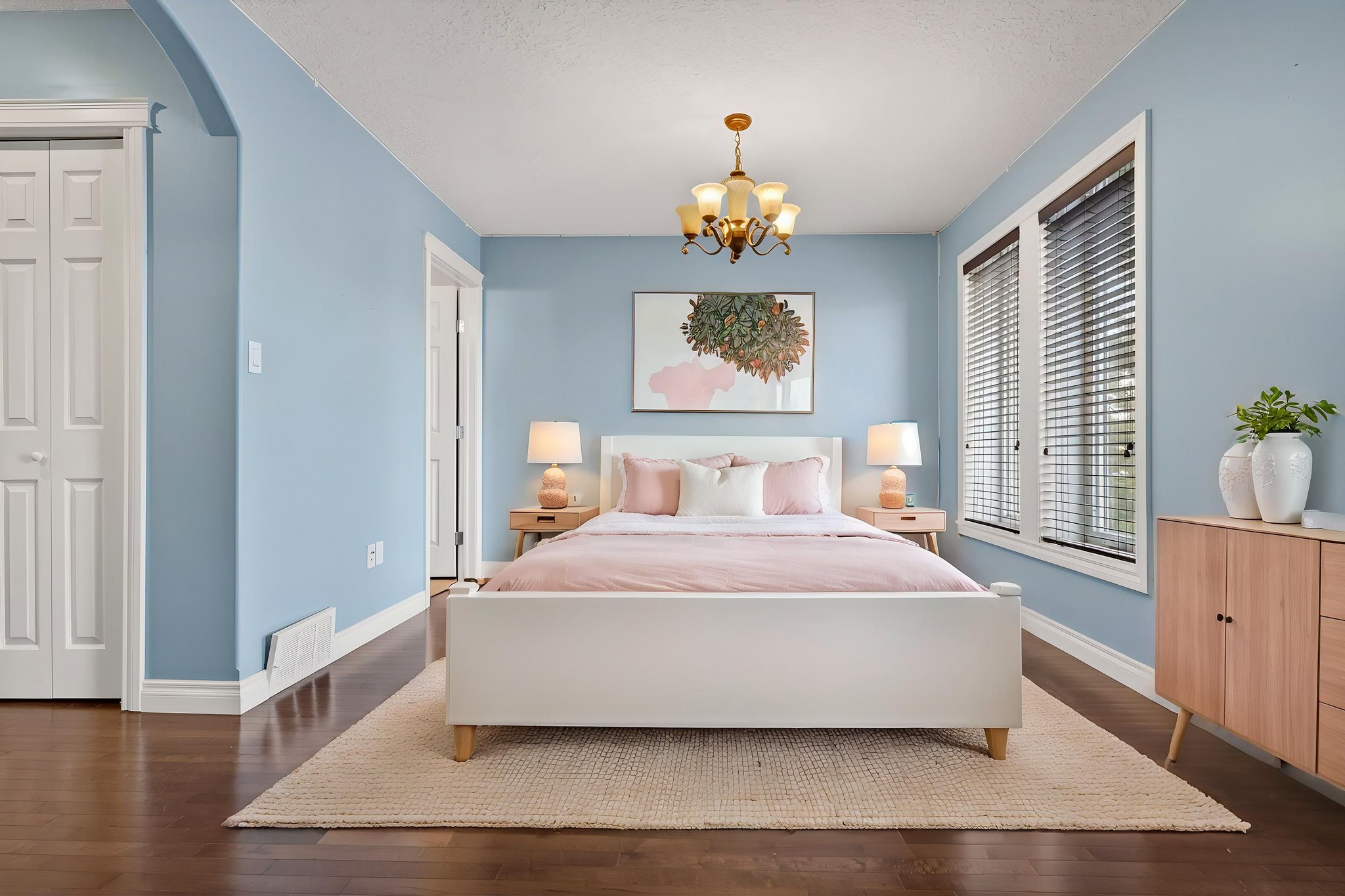 DSC06562 virtually staged.jpeg