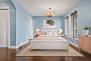 DSC06562 virtually staged.jpeg