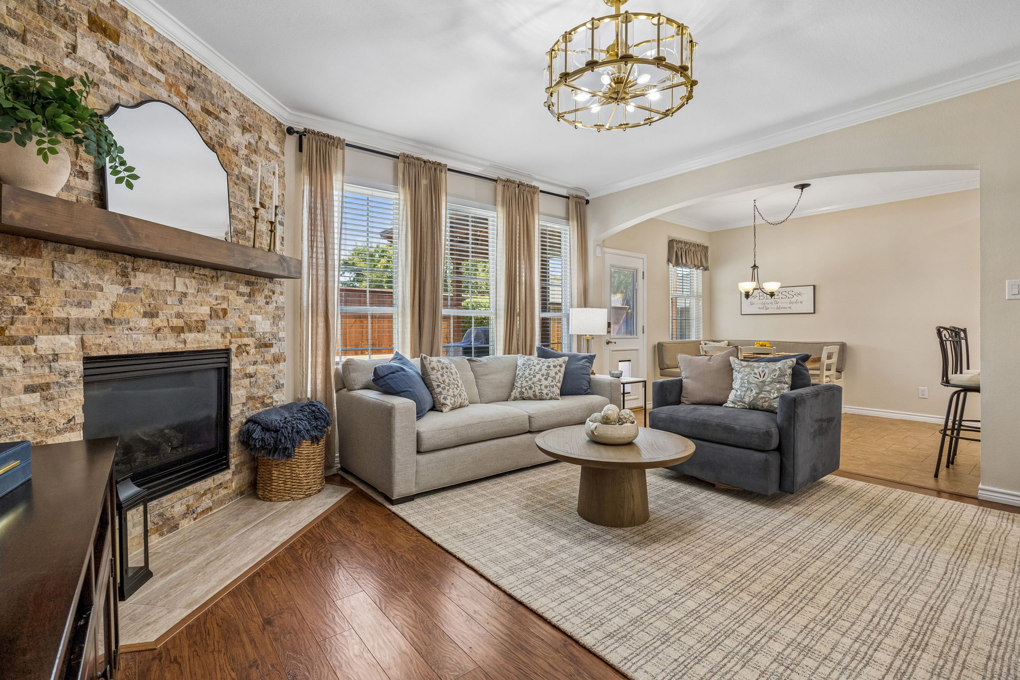  Photo 12