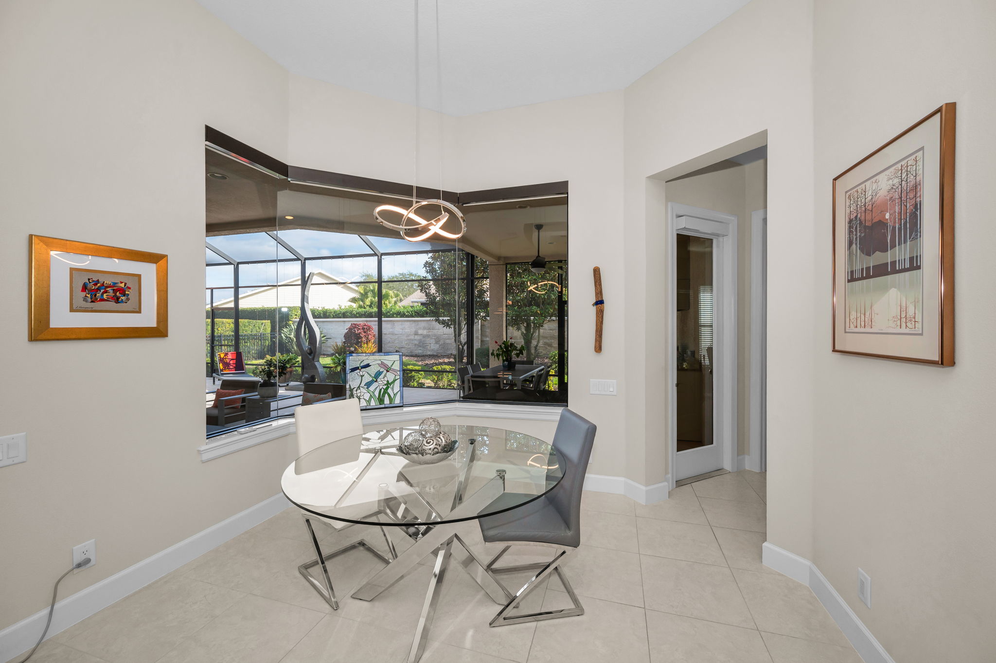 Kitchen Eat-in Area1