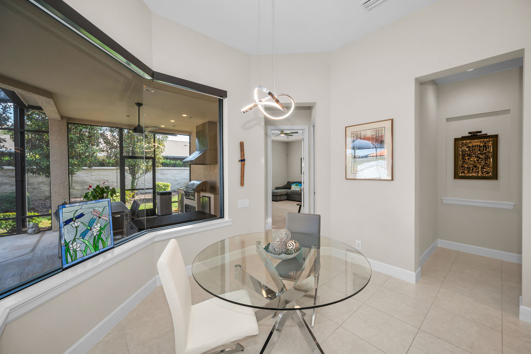 Kitchen Eat-in Area2