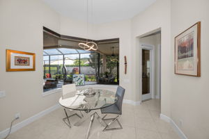 Kitchen Eat-in Area1