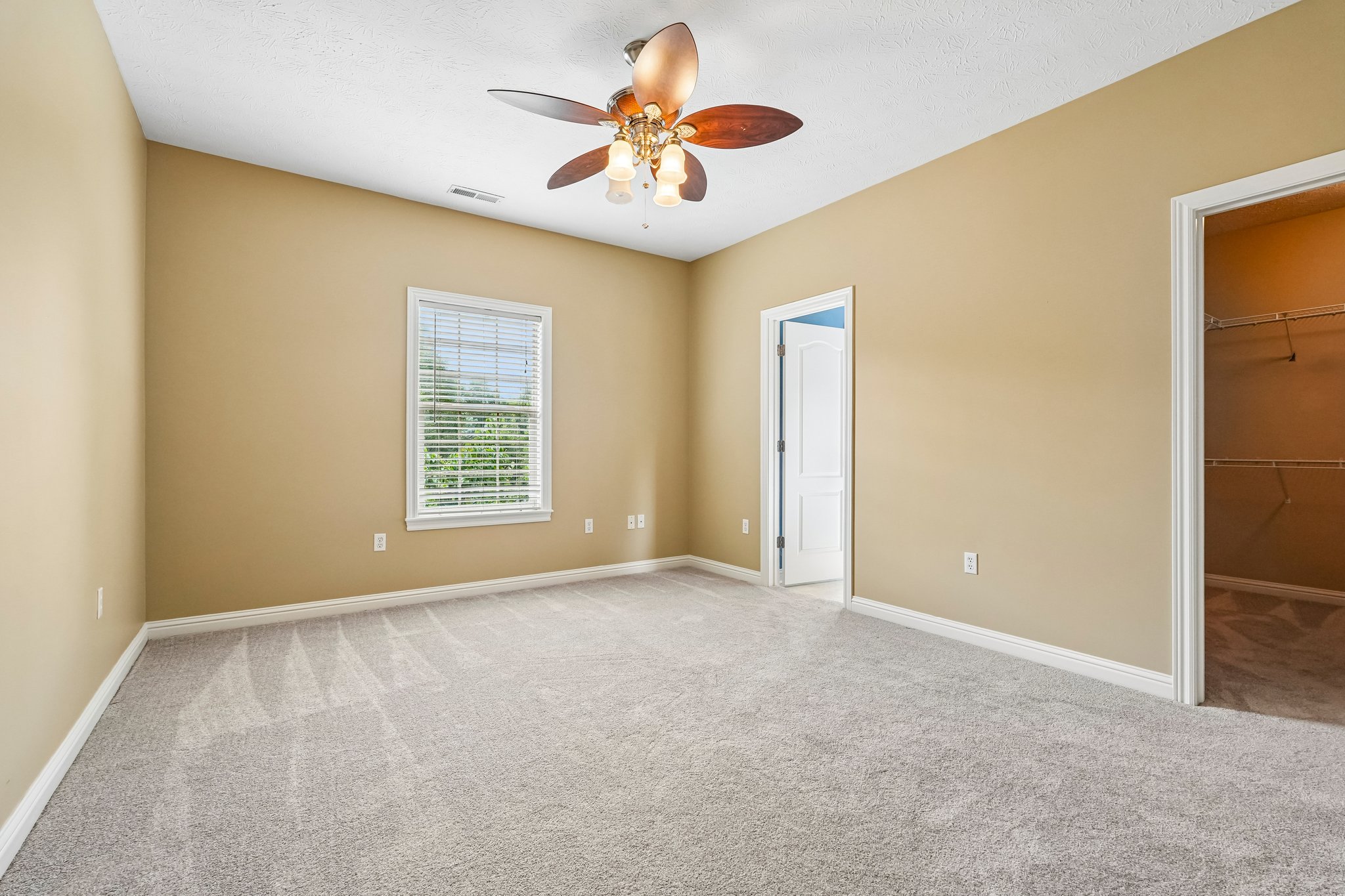 Beaver Ridge Dr-S0907-056.jpg