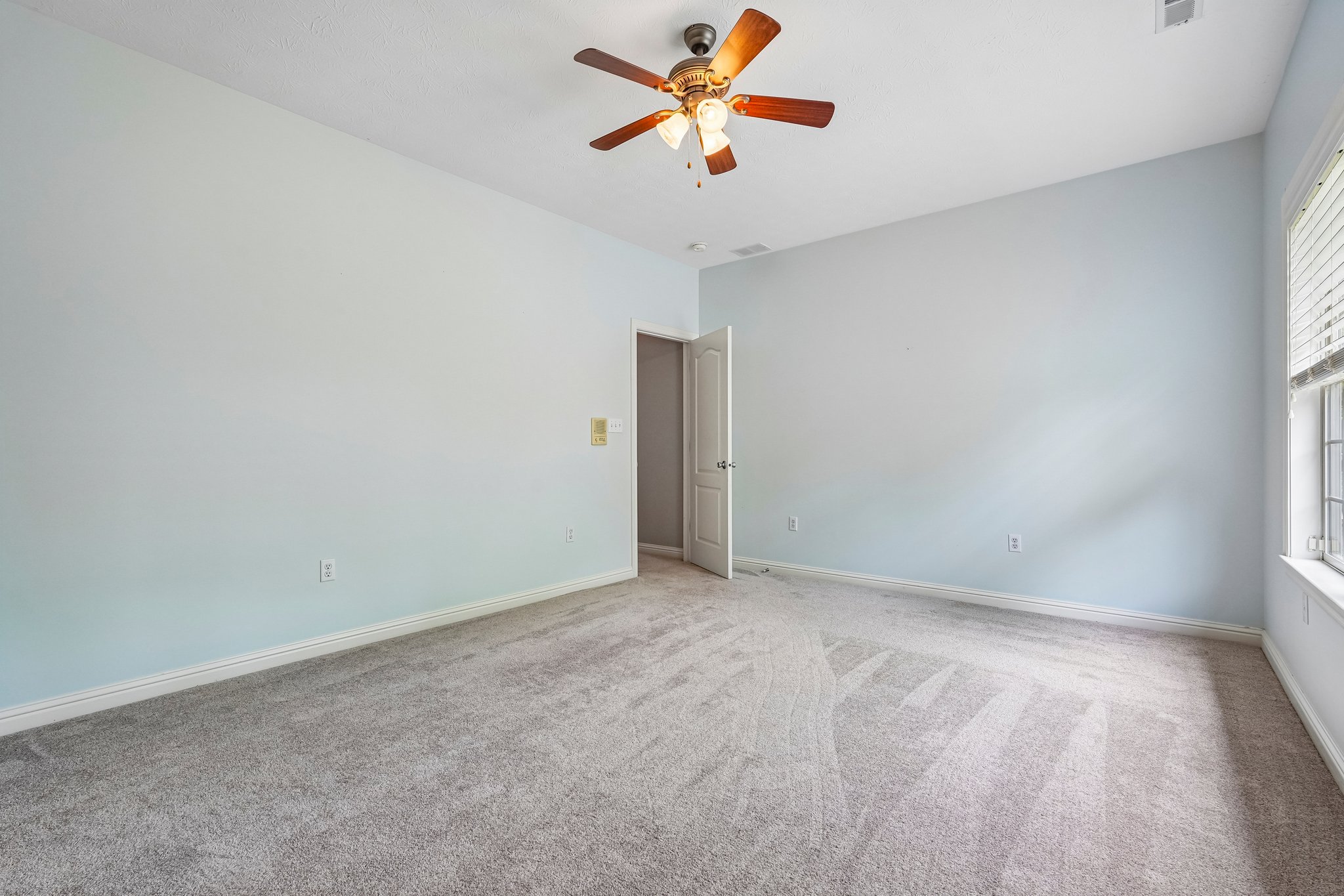 Beaver Ridge Dr-S0907-068.jpg