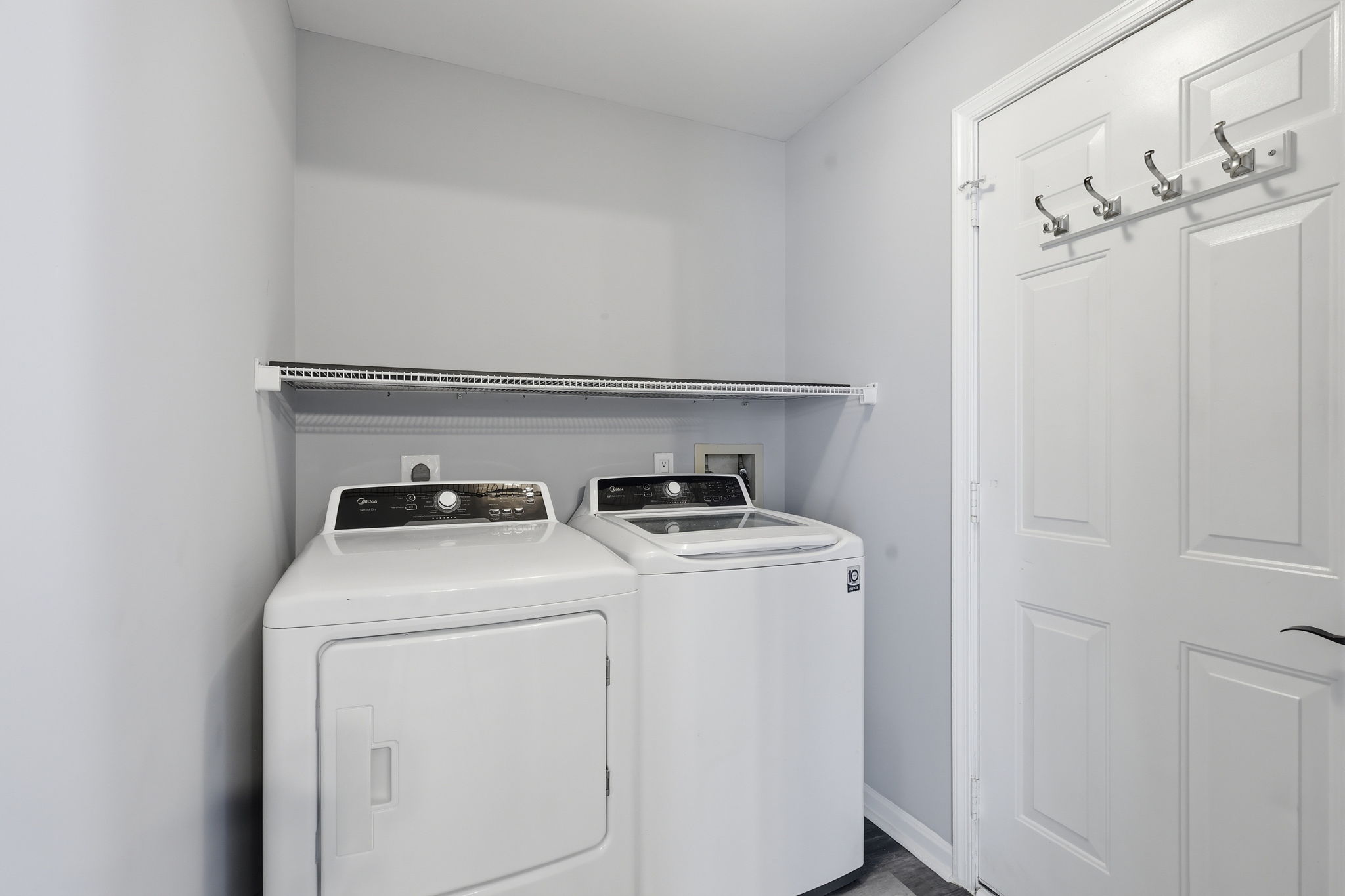 Laundry/mud room off of garage and dining room