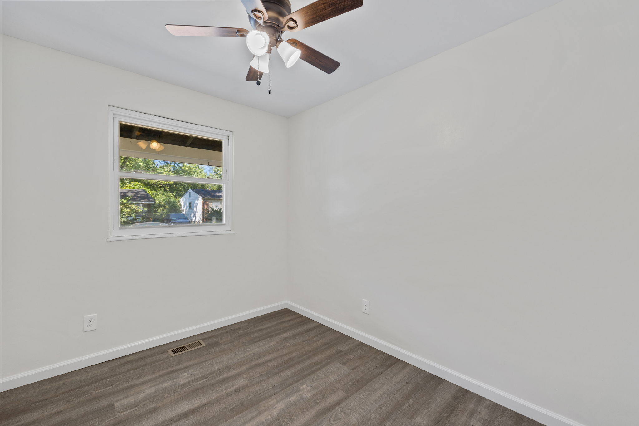 10422 Royal Dr, St. Louis, MO 63136, USA Photo 15