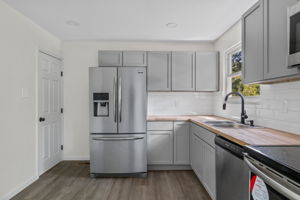 10422 Royal Dr, St. Louis, MO 63136, USA Photo 11
