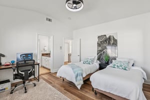9th St-L2308-040.jpg