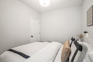 16-bedroom3