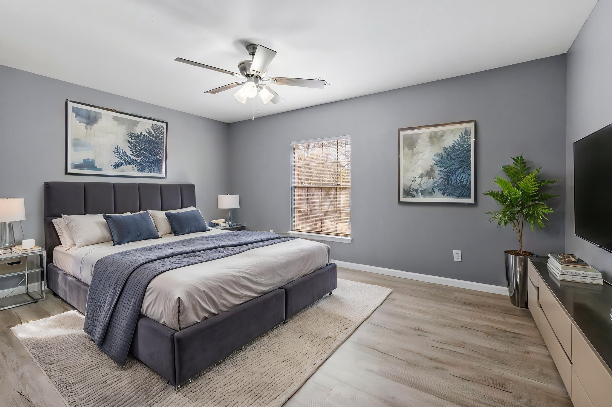 DSC08824 virtually staged.jpeg