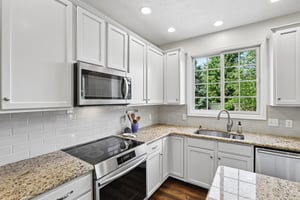 Pawtucket Dr-S0909-020.jpg