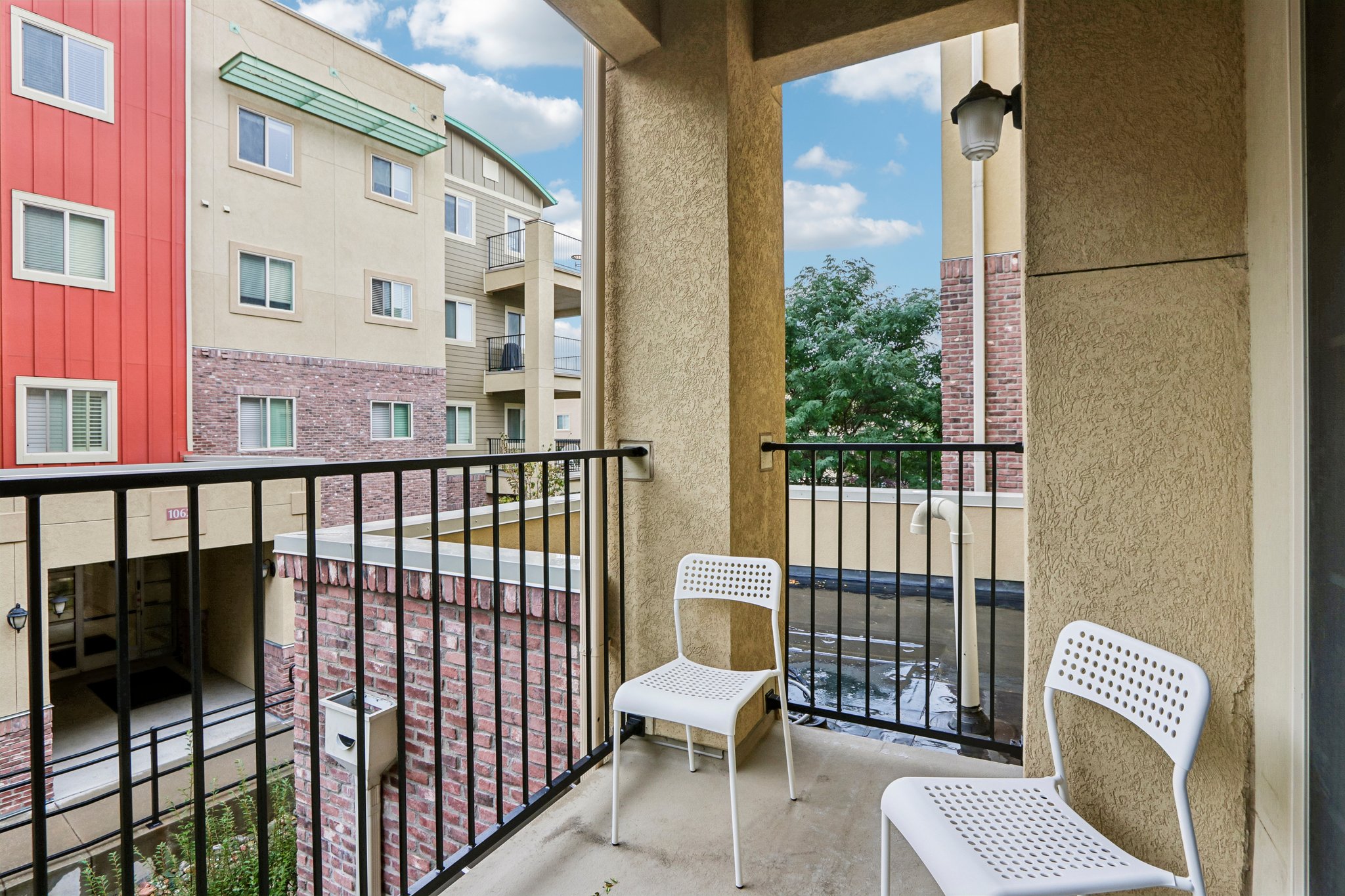 Rockhurst Dr 201-S0110-014.jpg