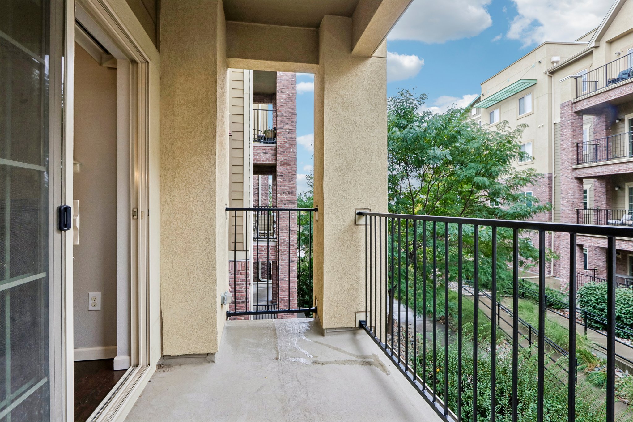 Rockhurst Dr 201-S0110-015.jpg