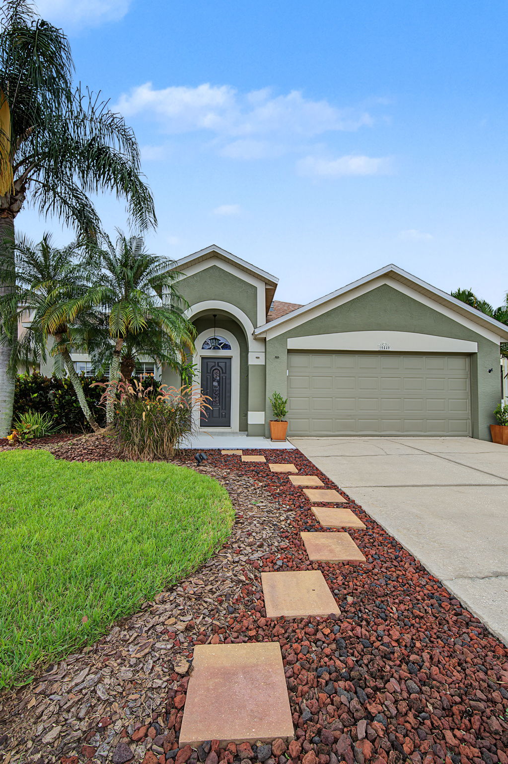 Front Exterior15