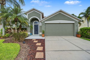 Front Exterior16