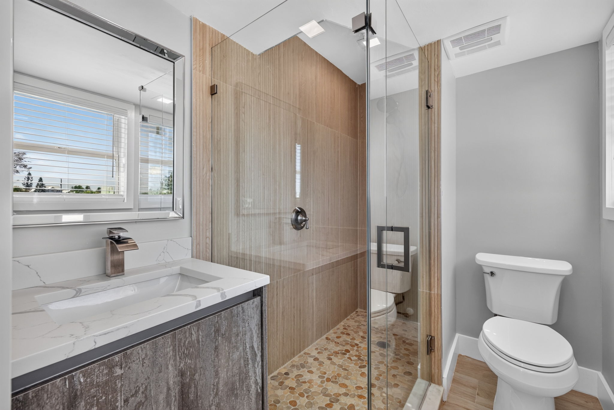 Guest Bathroom 4