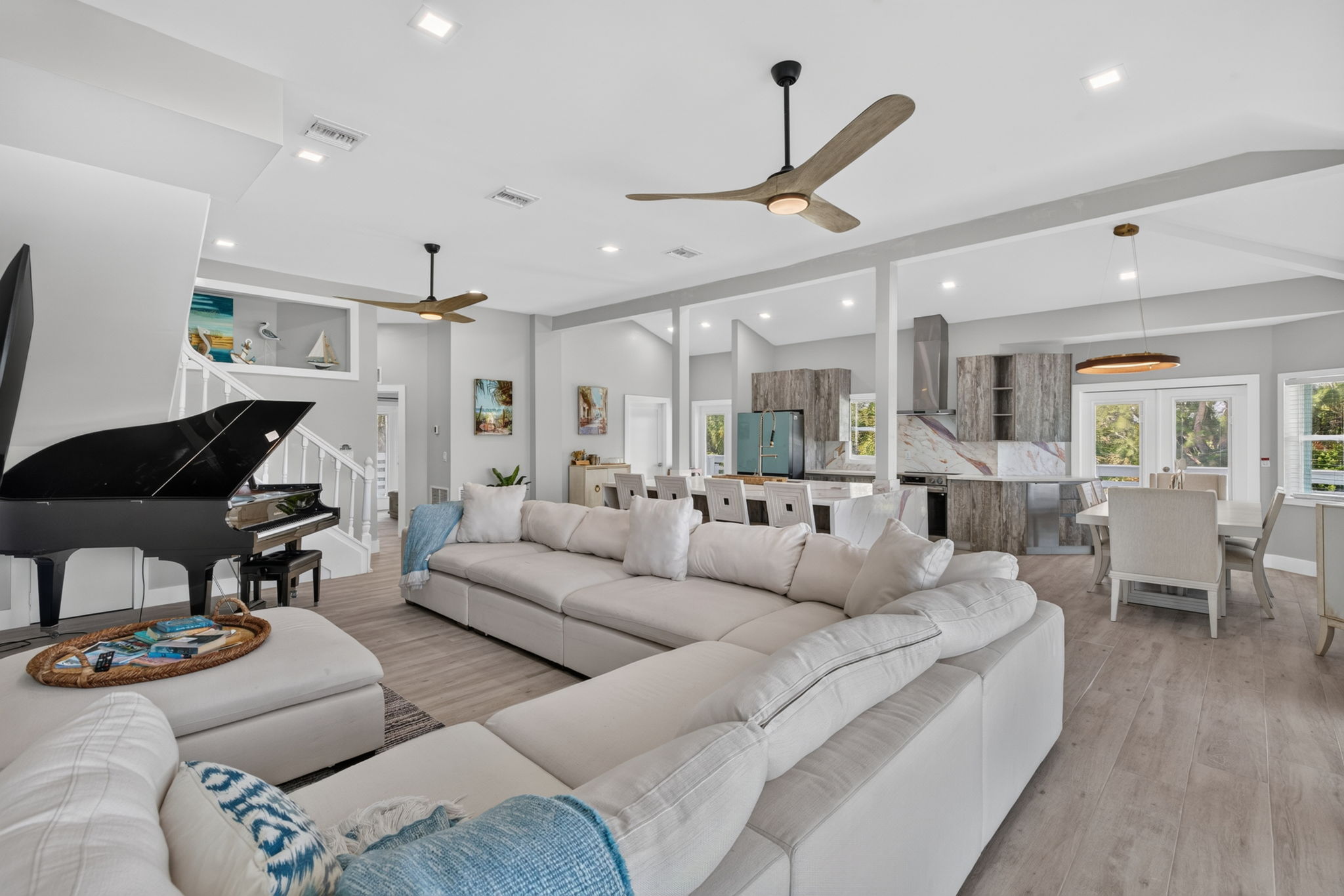 Living Room 2 of 4
