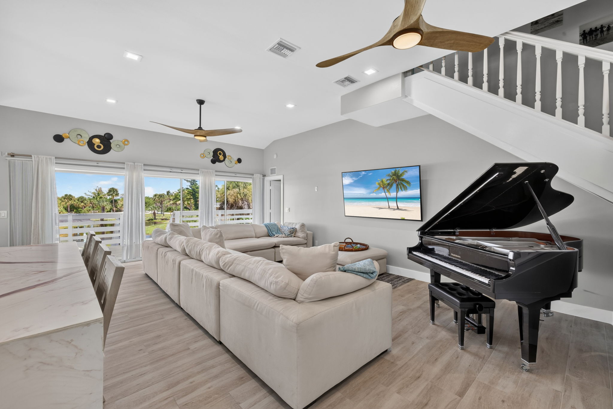 Living Room 3 of 4