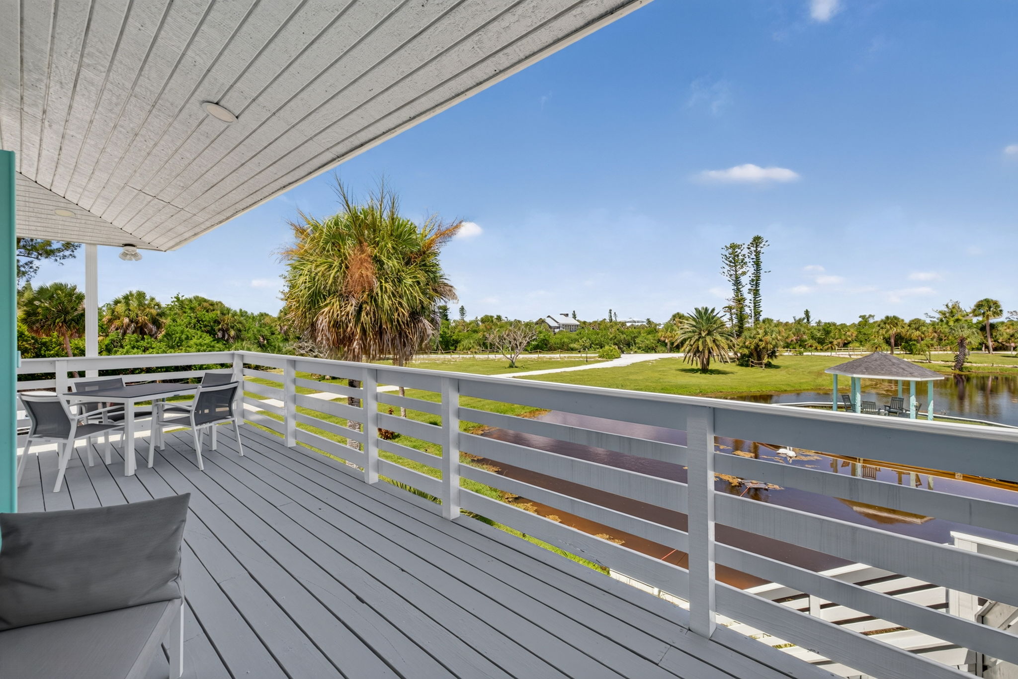 Balcony 7 of 7