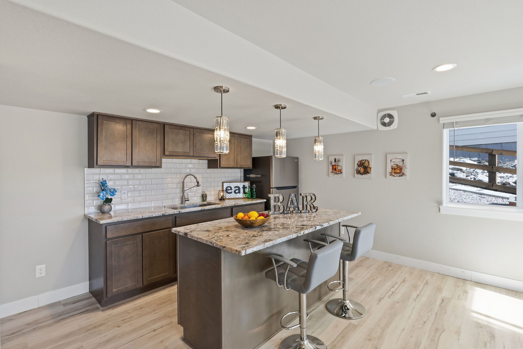 Wet Bar / Kitchenette