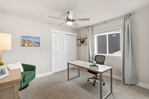 Bedroom / Using as Office