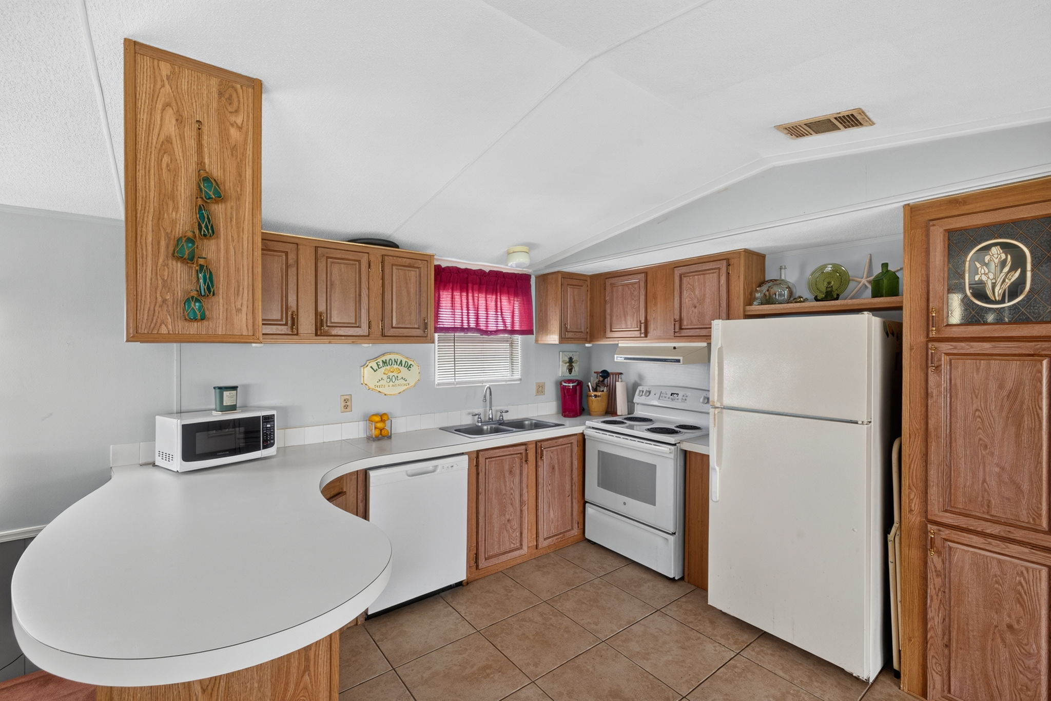 Kitchen 1 of 2