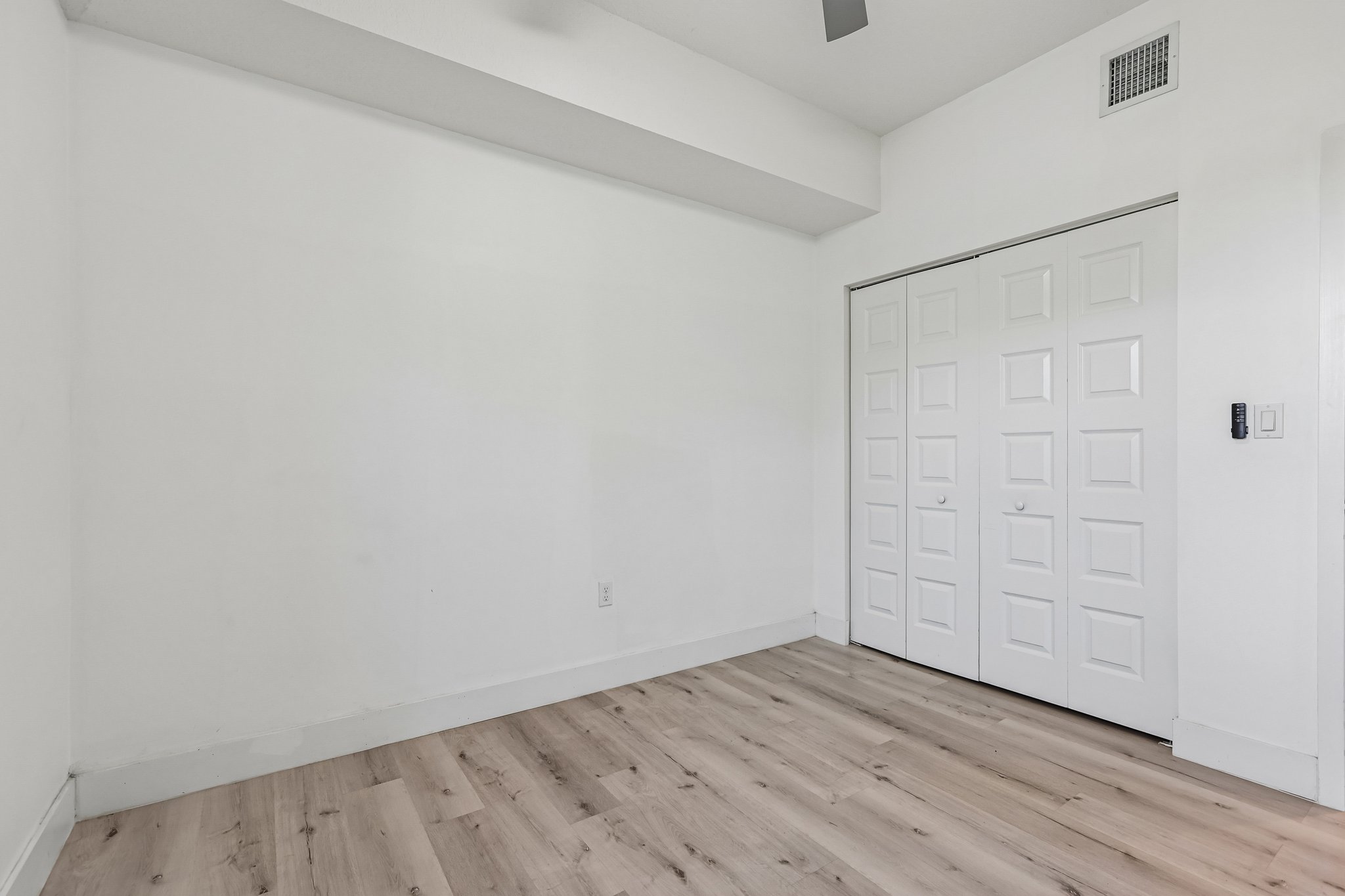 NW 82nd St-S2804-030.jpg