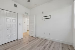 NW 82nd St-S2804-031.jpg