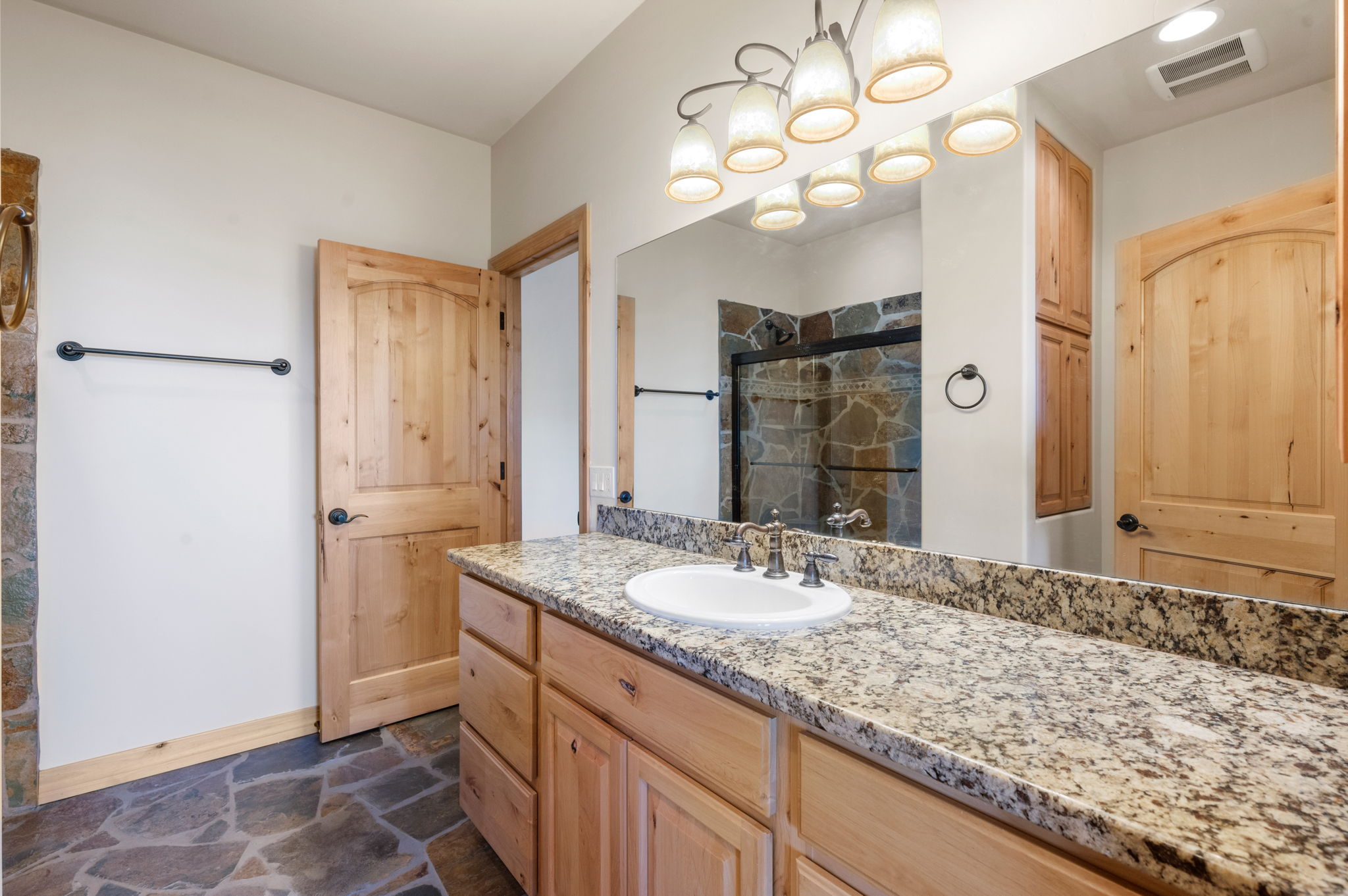 Bathroom 3 (2)