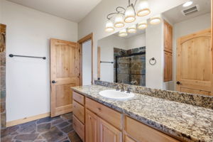 Bathroom 3 (2)