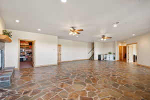 Family Room (4)