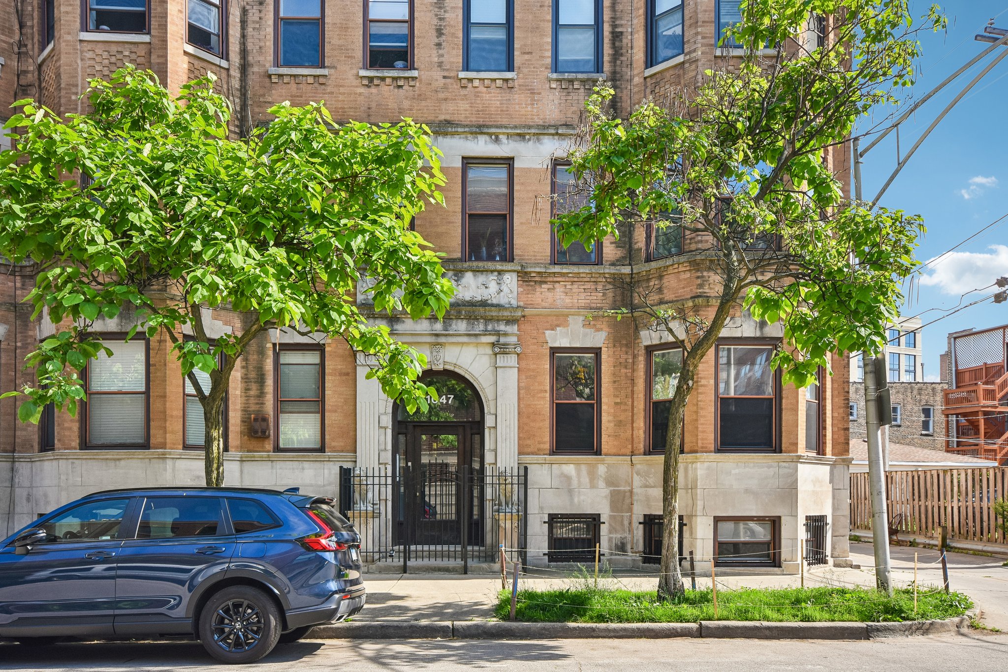 W Leland Ave 1W-S0506-002.jpg
