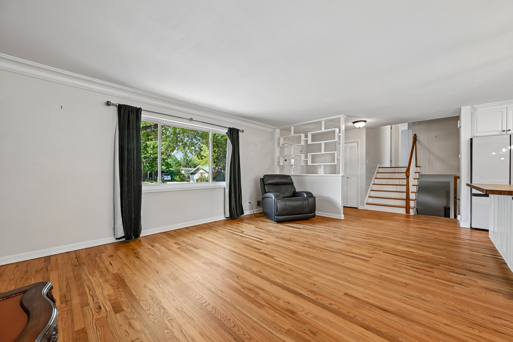 Livingston Dr-S2908-007.jpg