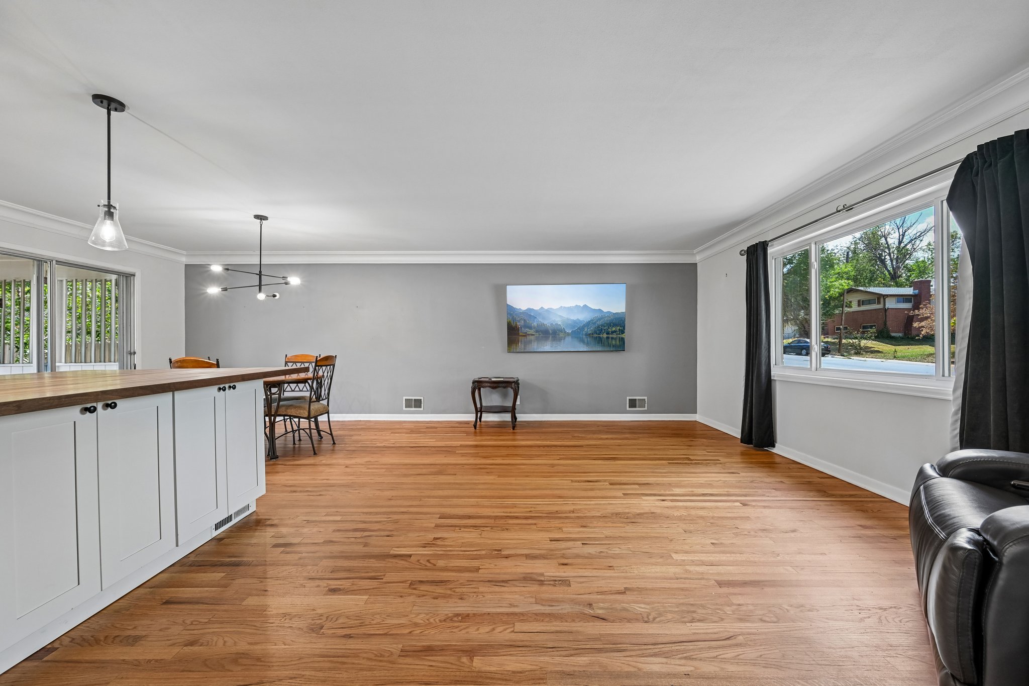 Livingston Dr-S2908-010.jpg