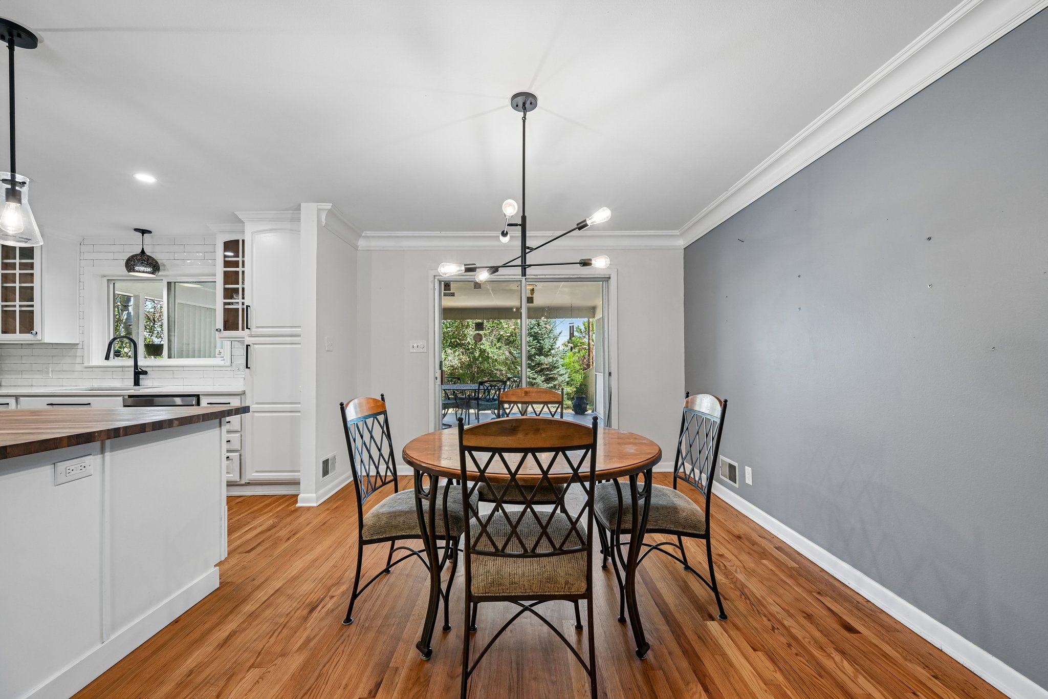 Livingston Dr-S2908-011.jpg