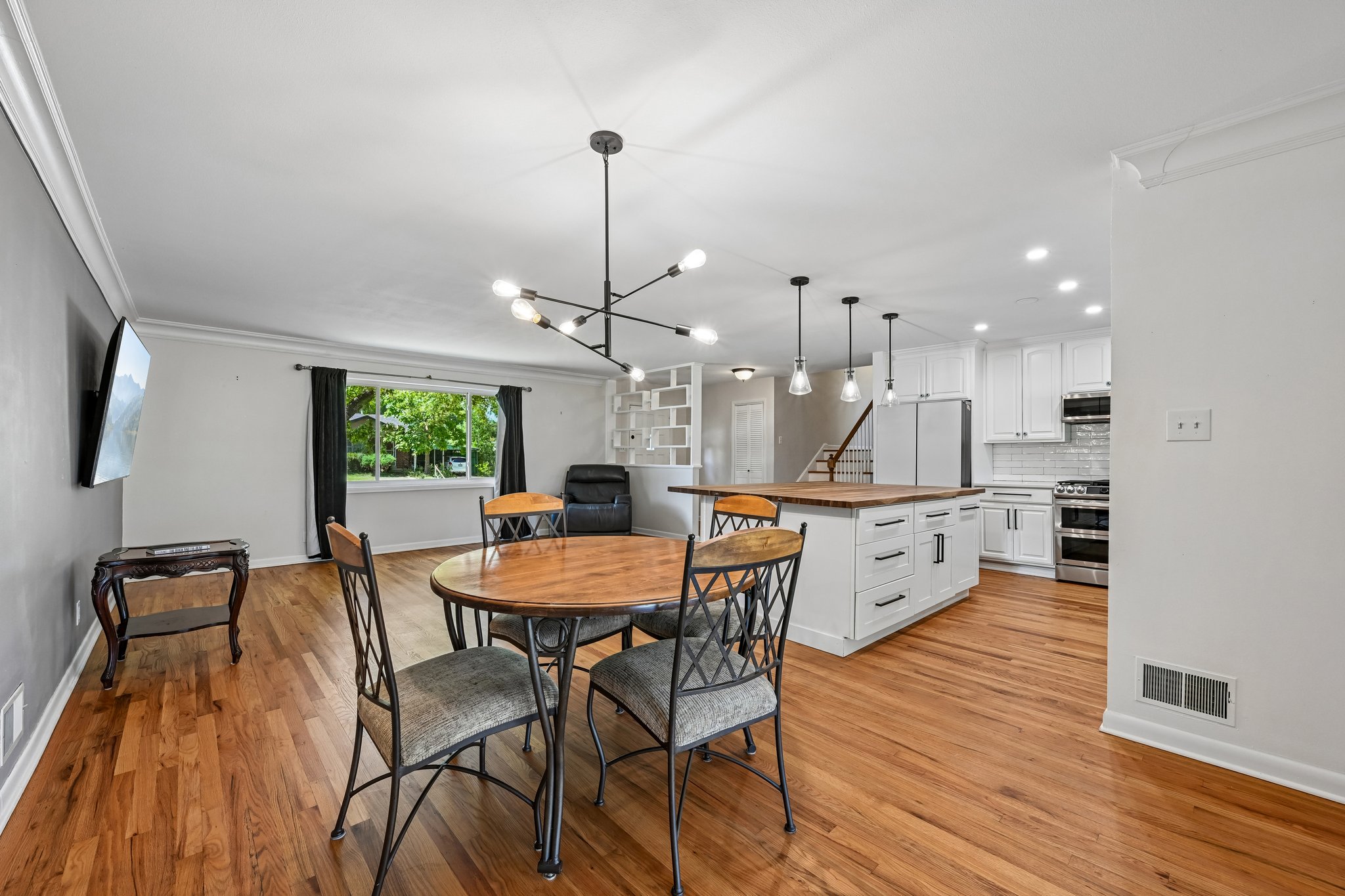 Livingston Dr-S2908-013.jpg