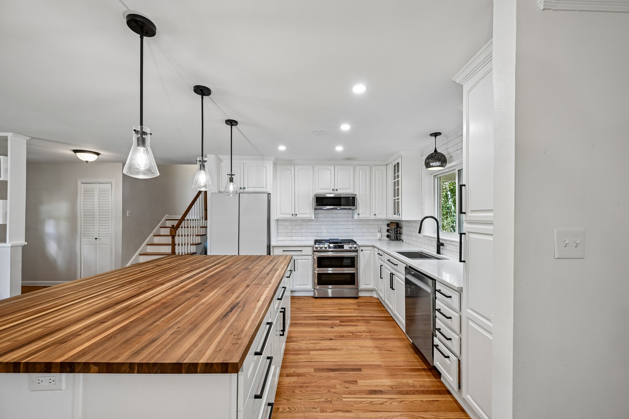 Livingston Dr-S2908-014.jpg