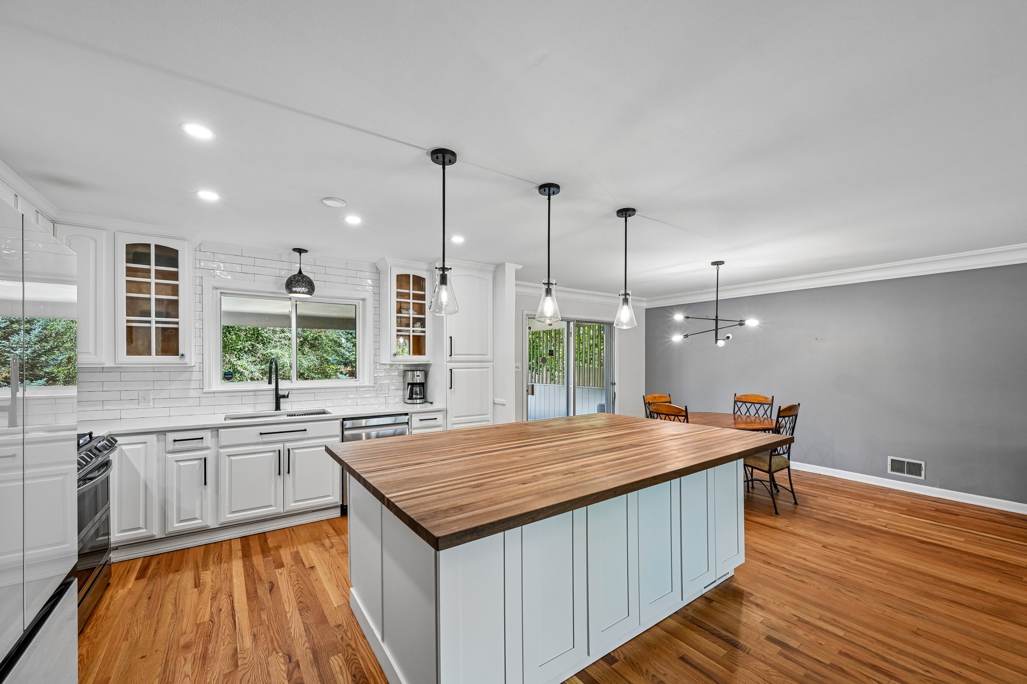 Livingston Dr-S2908-017.jpg