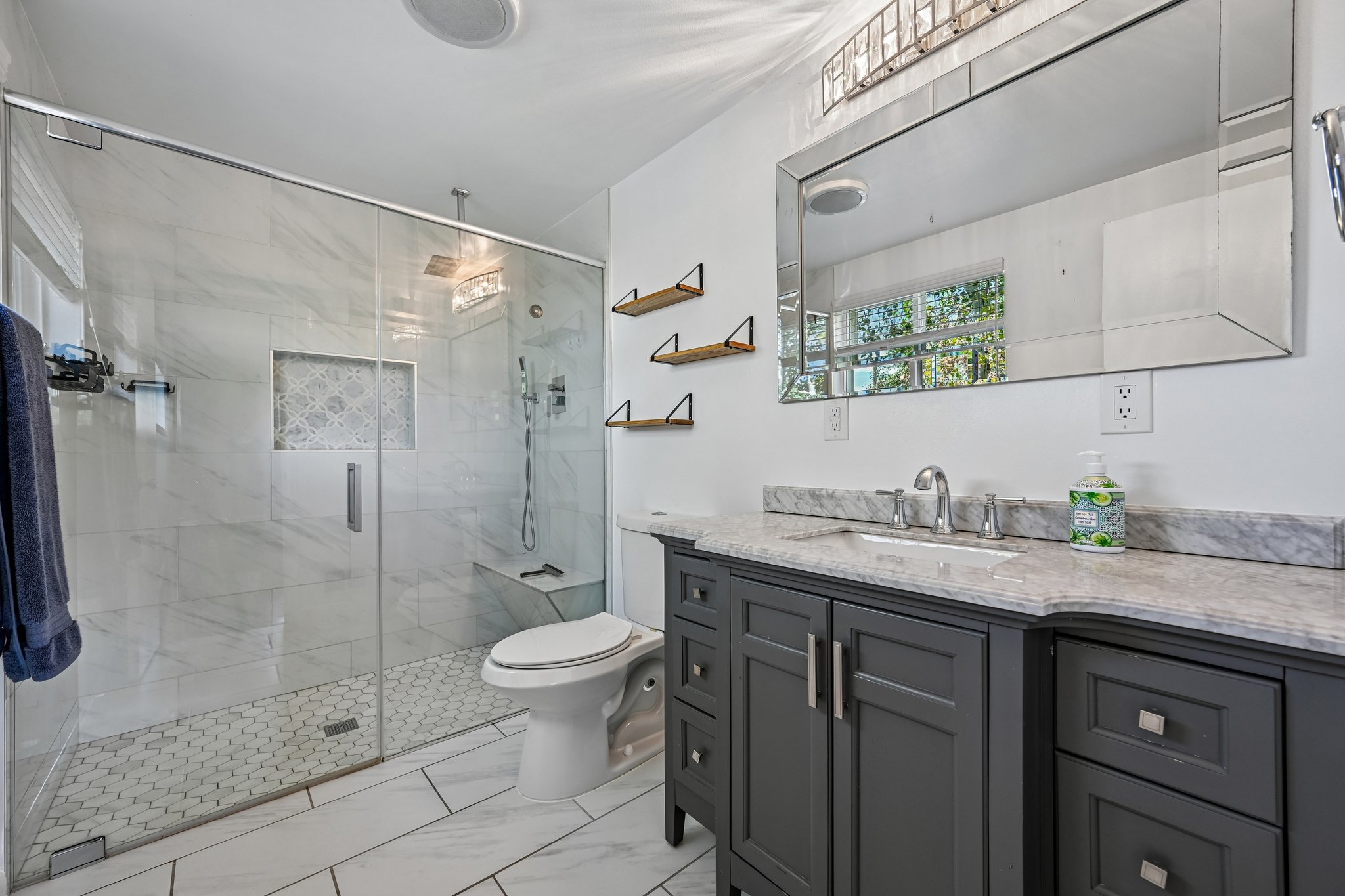 Livingston Dr-S2908-028.jpg