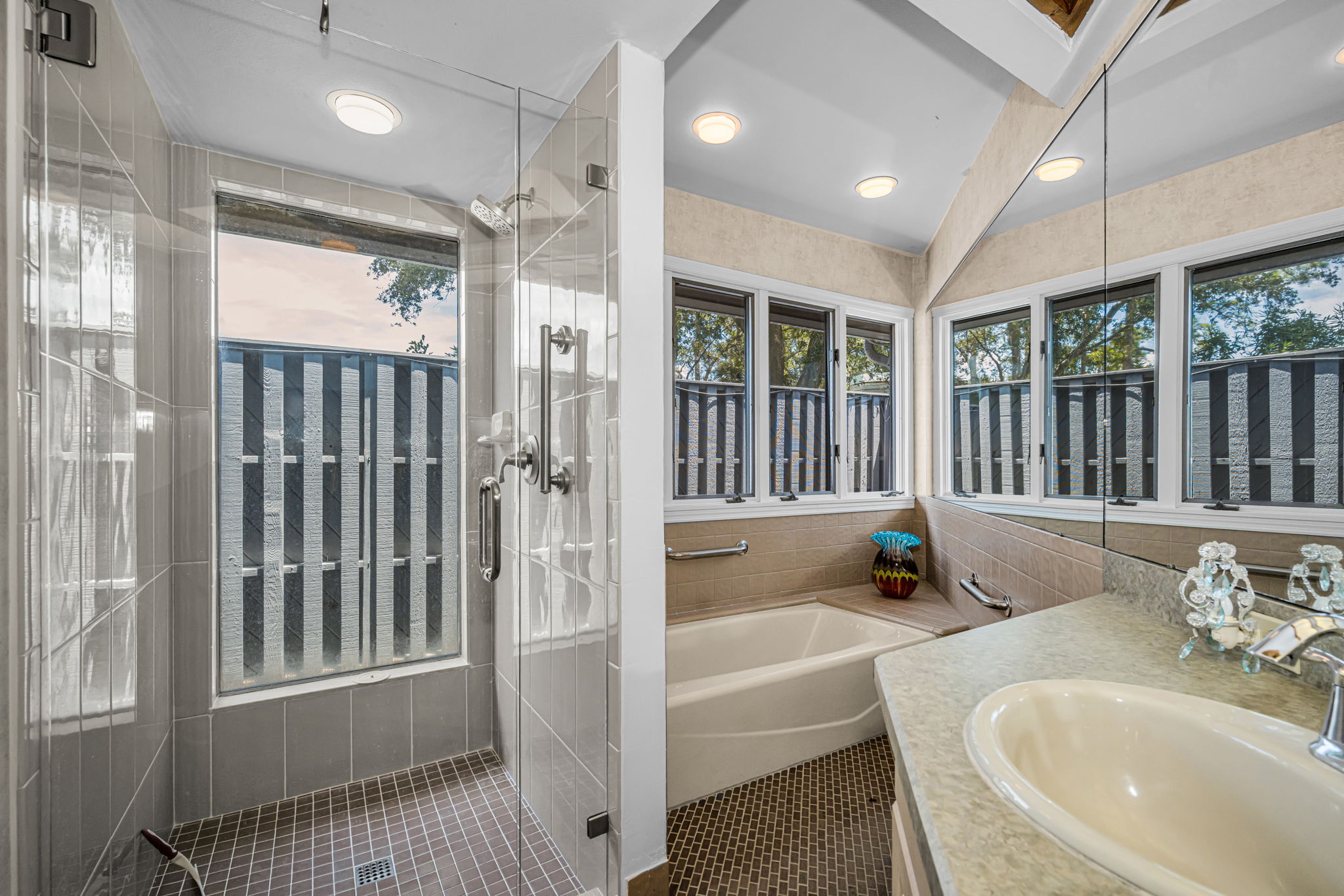 Primary Bathroom 1b