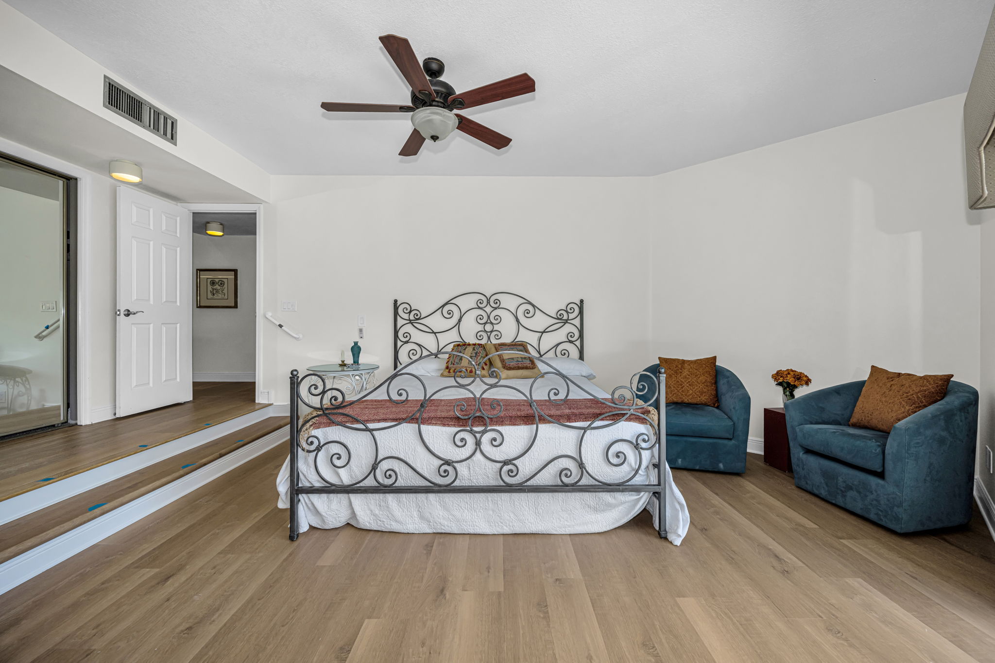 Primary Bedroom 1c