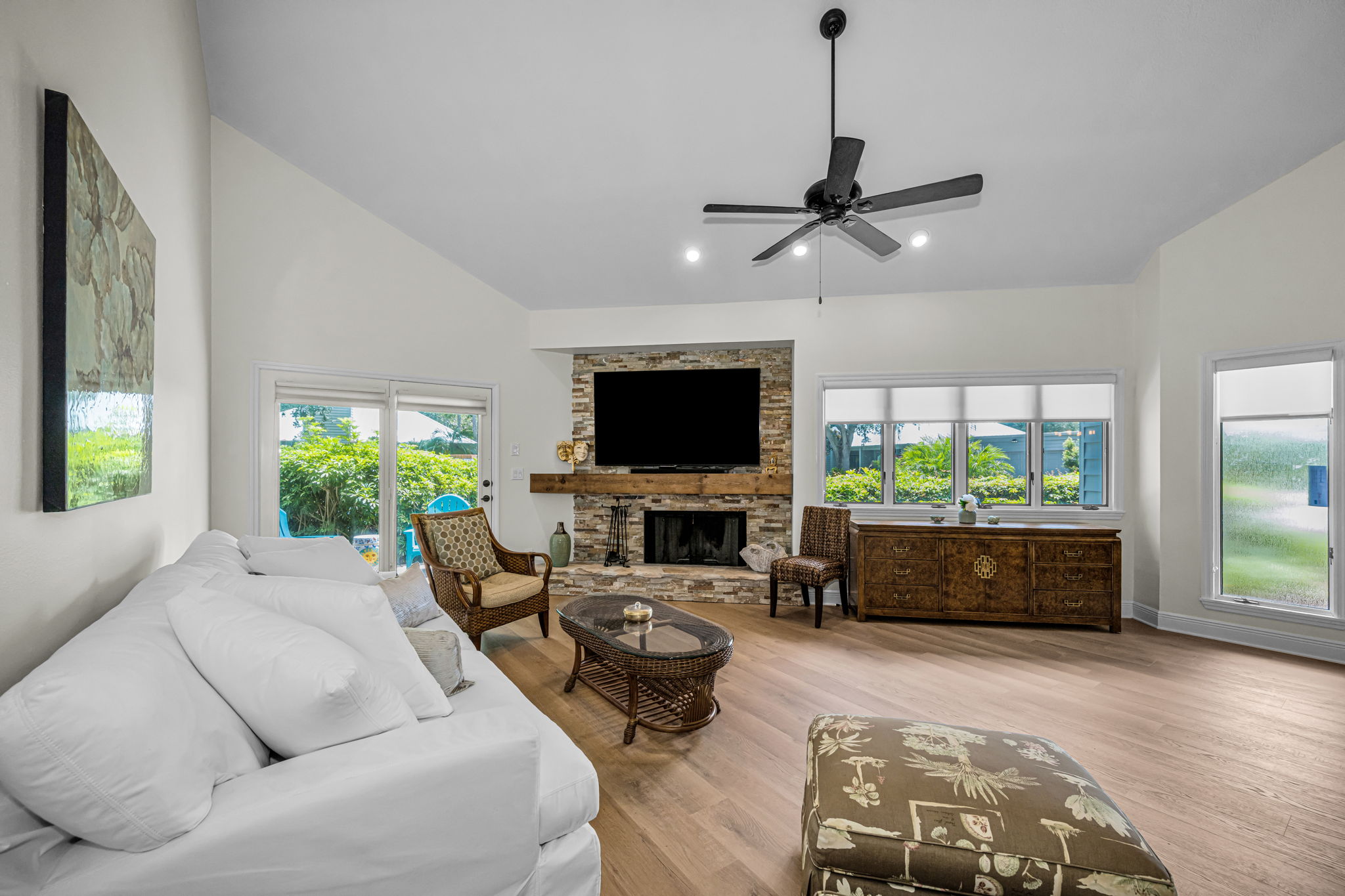 Living Room 4