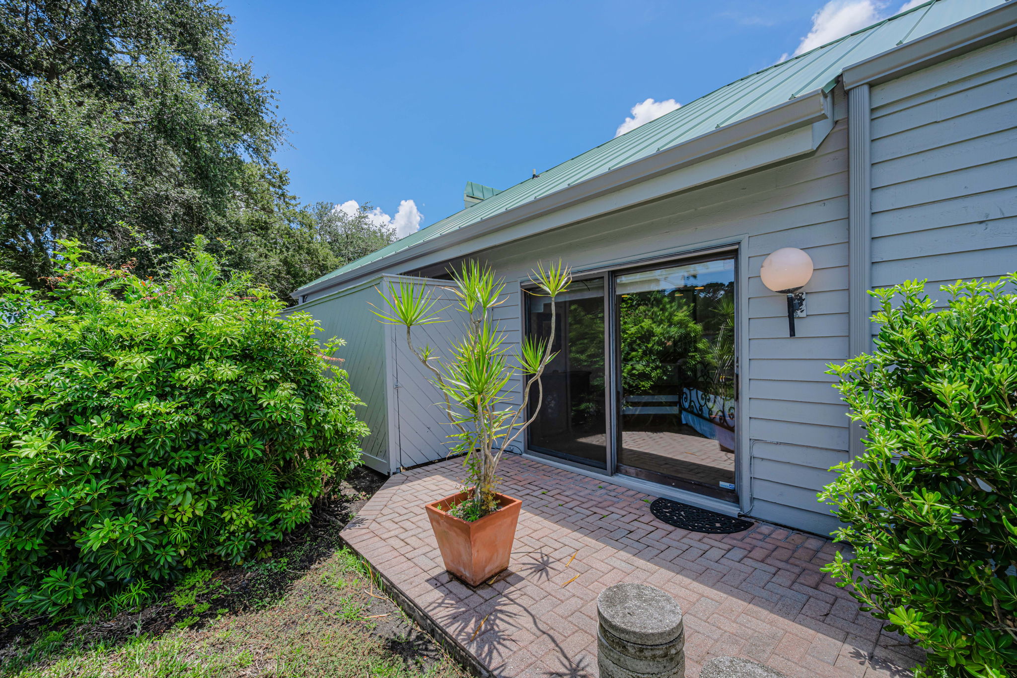 Side Patio 3