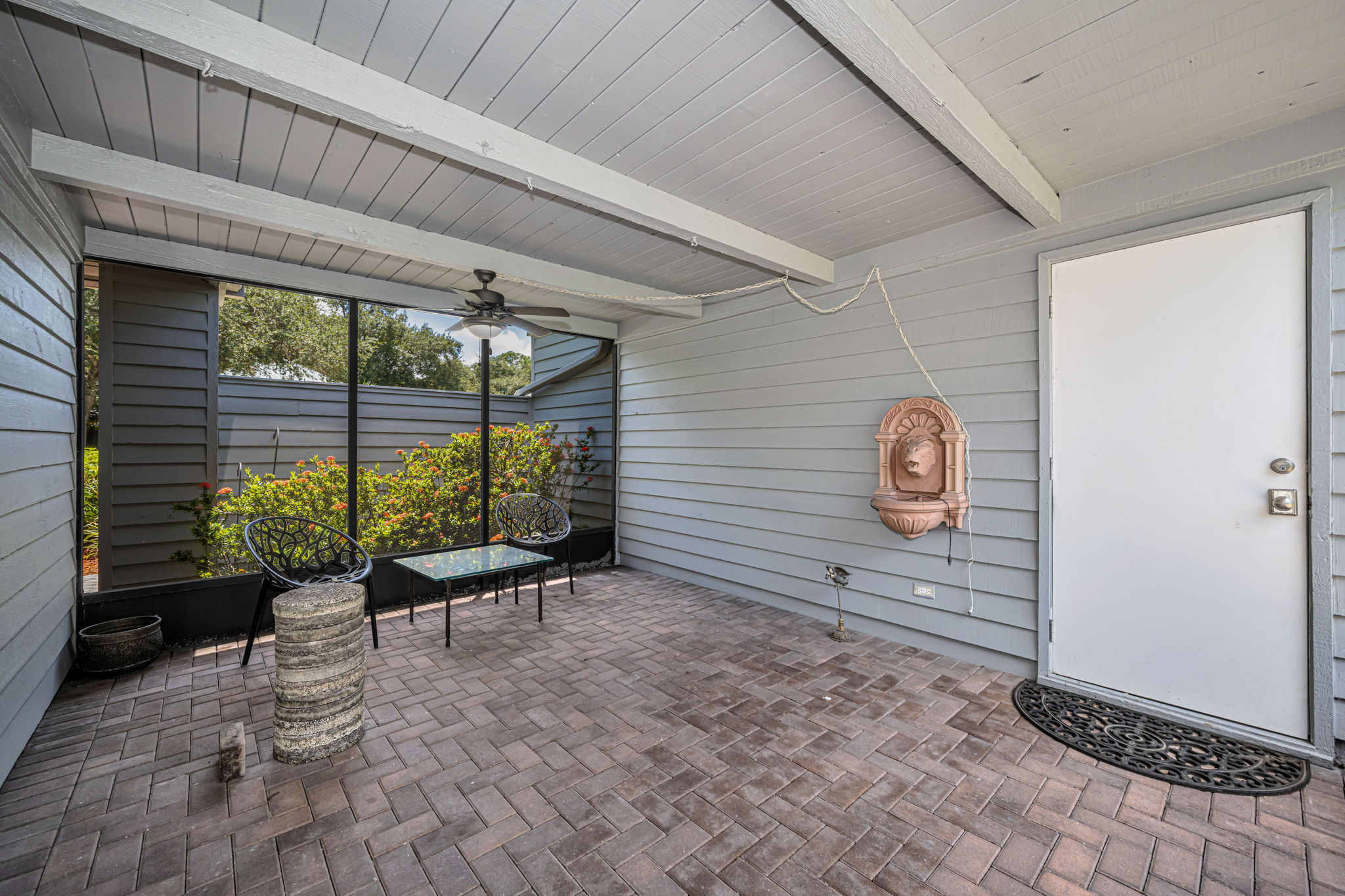 Lanai 1