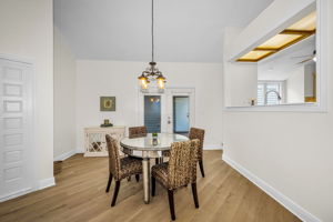 Kitchen Eat-In 4